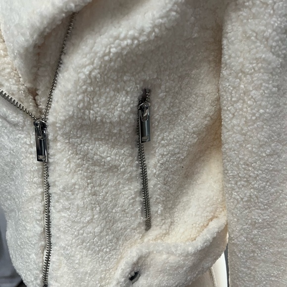 🌸🌼🌺Brand New Cream Colored Sherpa Moto Jacket size S Super Cute!!!!🌻🌺🌷 - Picture 2 of 9